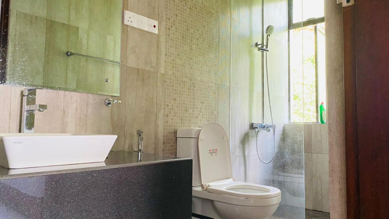 Travel Inn Deluxe Anniewatta 캔디 외부 사진